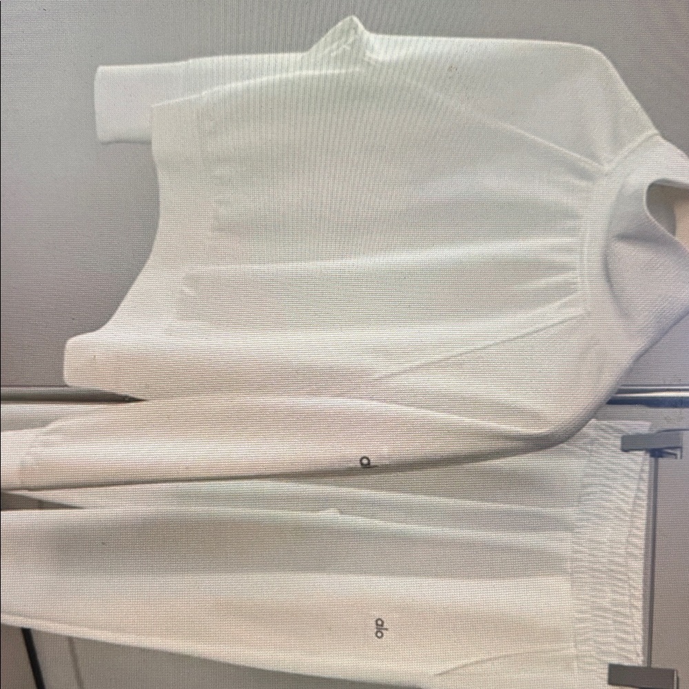 ALO Yoga Cream Crew Neck Sweater